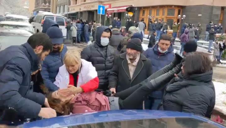 Ոստիկանության կողմից անհամաչափ գործողությունների հետևանքով մեկ կին ուշագնաց է եղել, իսկ մեկ այլ կին՝ ուժեղ հարված ստացել գլխին. Մելիքյան