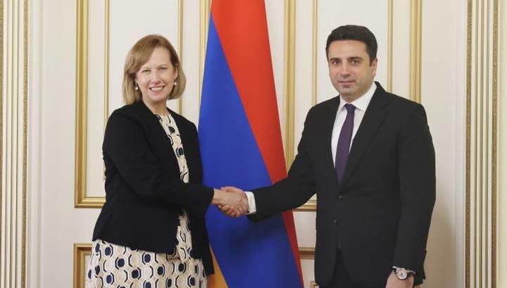 Պատգամավորներն առաջնորդվում են «վերևից» իջած կարգադրություններով․ «Հրապարակ»