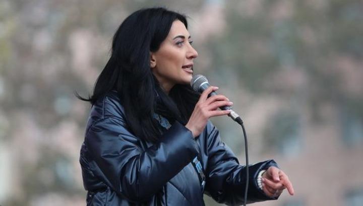 Կործանեցին պետությունը և հիմա քծնում են դավաճանին, որ ցուցակում անցողիկ տեղ ունենան․ Արփինե Հովհաննիսյան