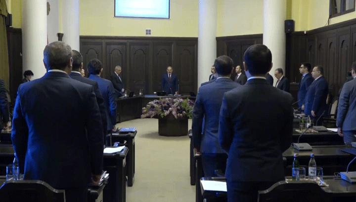 Կառավարության նիստը մեկնարկեց ապրիլյան պատերազմի զոհերի հիշատակը հարգելով