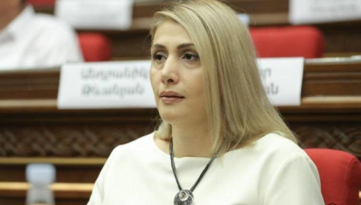 Չի կարող նման բառապաշար ունեցող տիկինը կրթել մեր երեխաներին․ պատգամավորը՝ ՔՊ Վարդենիսի ավագանու անդամ Նաիրա Մանուչարյանի մասին