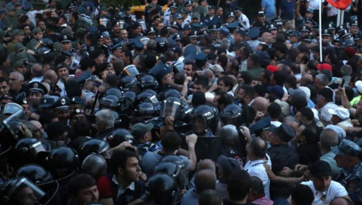 Ժամը 21:10-ի դրությամբ «Հերացի» համալսարանական հիվանդանոց է տեղափոխվել 7 քաղաքացի