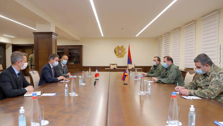 Դավիթ Տոնոյանը Ֆրանսիայի դեսպանի հետ քննարկել է ԼՂ-ում տիրող իրավիճակը