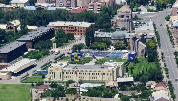 Էջմիածնի 27 ելքերից բաց կմնան միայն 3-ը. մնացածը փակ կլինեն. Նիկոլ Փաշինյան