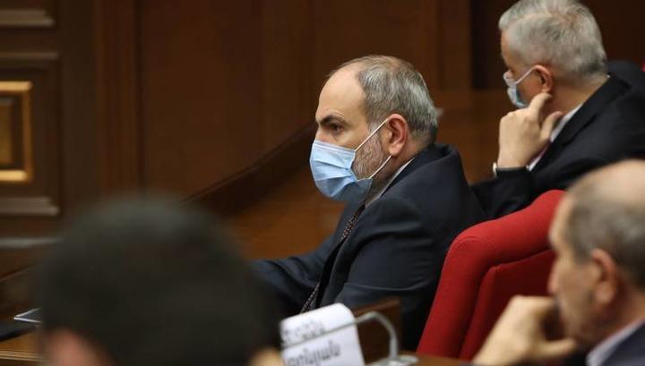 Փաշինյանն ու իր ստրուկները. «Հրապարակ»