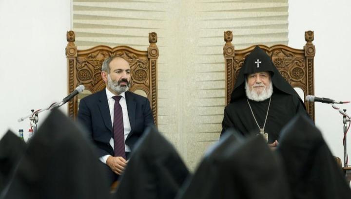 Եկեղեցին տարիներով բոյկոտող վարչապետը հիշել է եկեղեցու մասին․ «Հրապարակ»