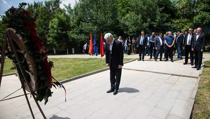 Սերժ Սարգսյանը հարգանքի տուրք է մատուցել Ղարաքիլիսայի ճակատամարտի հերոսների հիշատակին