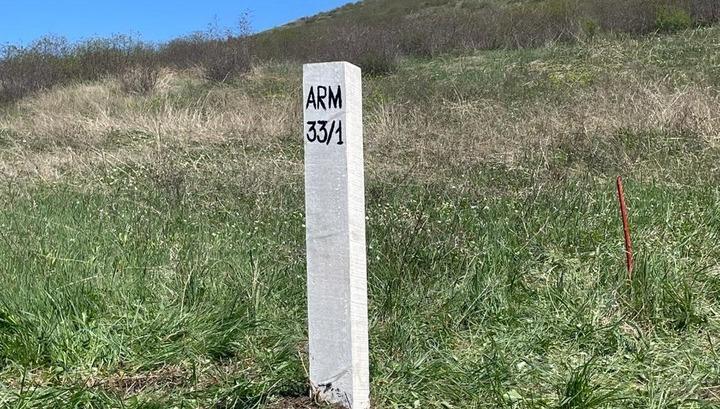 Կառավարությունը շարունակում է սյուներ տեղադրել Հայաստանի և Ադրբեջանի սահմանին