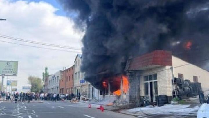 Փարաքարում այրվել է կահույքի երեսպատման պարագաների խանութը. կա տուժած